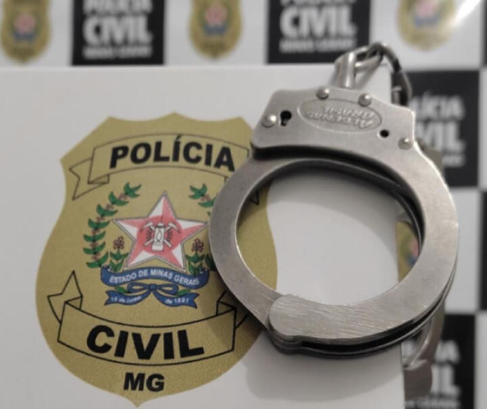 Homem é preso em Vespasiano após mandar incendiar casa de avó do rival com a idosa dentro