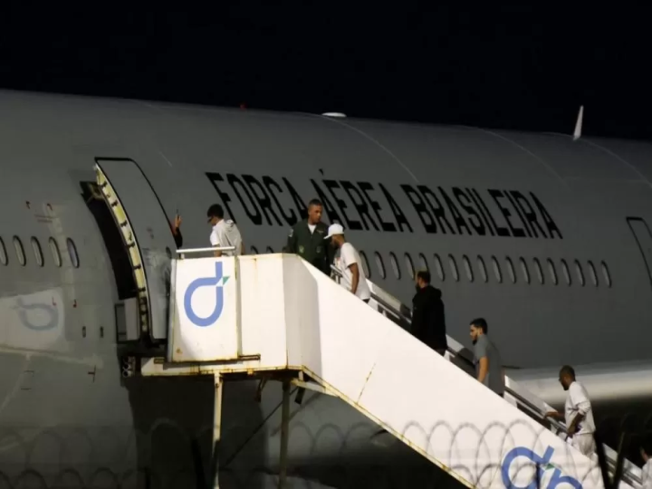 Novo voo com deportados dos EUA chega ao Aeroporto de Confins nesta sexta-feira Novo voo com deportados dos EUA chega ao Aeroporto de Confins nesta sexta-feira