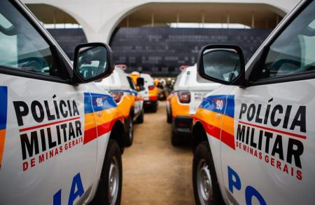 Trio com vários registros policiais é baleado dentro de casa durante abordagem da PM, em Vespasiano